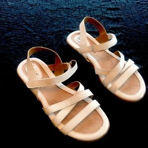 Bøc white sandals